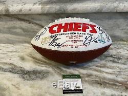 2019 2020 Kansas City Chiefs Super Bowl LIV Équipe Signé Football No Reserve