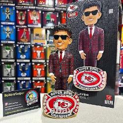 Cérémonie de remise de l'anneau du Super Bowl LVII de Patrick Mahomes des Kansas City Chiefs de la NFL en figurine.