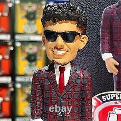 Cérémonie de remise de l'anneau du Super Bowl LVII de Patrick Mahomes des Kansas City Chiefs de la NFL en figurine.