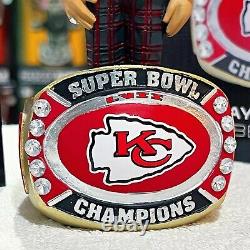 Cérémonie de remise de l'anneau du Super Bowl LVII de Patrick Mahomes des Kansas City Chiefs de la NFL en figurine.