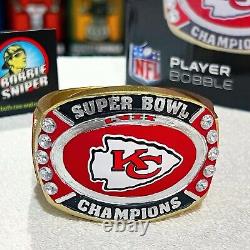 Cérémonie de remise de l'anneau du Super Bowl LVII de Patrick Mahomes des Kansas City Chiefs de la NFL en figurine.