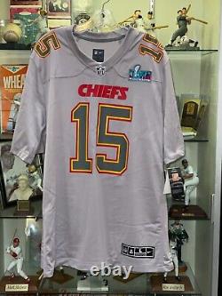 Maillot Nike neuf avec étiquettes de Patrick Mahomes, taille L, des Chiefs pour le Super Bowl LVII.