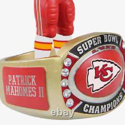 Patrick Mahomes Kansas City Chiefs Super Bowl LIV Champions Bobblehead NFL FOCO (en français) : Figurine à tête branlante Patrick Mahomes des Kansas City Chiefs, champions du Super Bowl LIV, de la NFL FOCO.