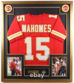 Patrick Mahomes, Kansas City Chiefs, maillot encadré 32x36 / quart-arrière champion du Super Bowl 2 fois.