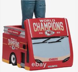 Patrick Mahomes, les Chiefs de Kansas City, les champions du Super Bowl LVII, le bus de défilé Bobblehead