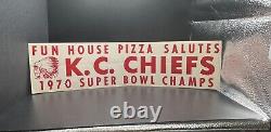 Titre en français: Rare NFL Kansas City Chiefs Vintage 1970 Super Bowl Champs Fun House Pizza!